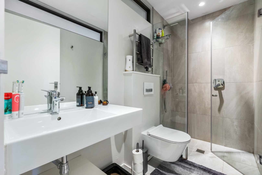 To Let 1 Bedroom Property for Rent in Sea Point Western Cape